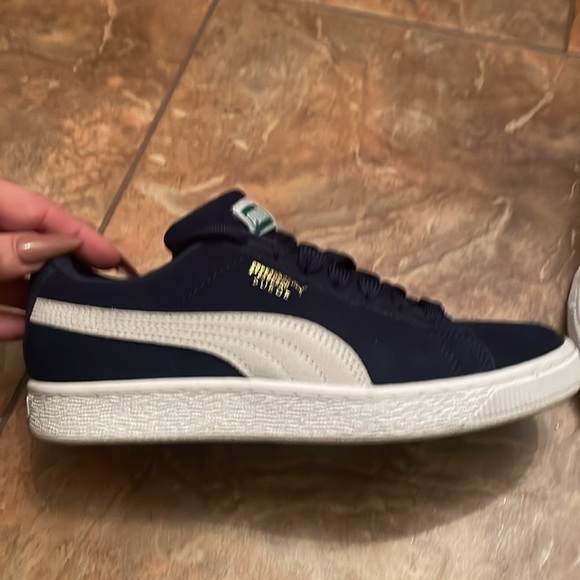 EUC Puma sneakers - Picture 3 of 11